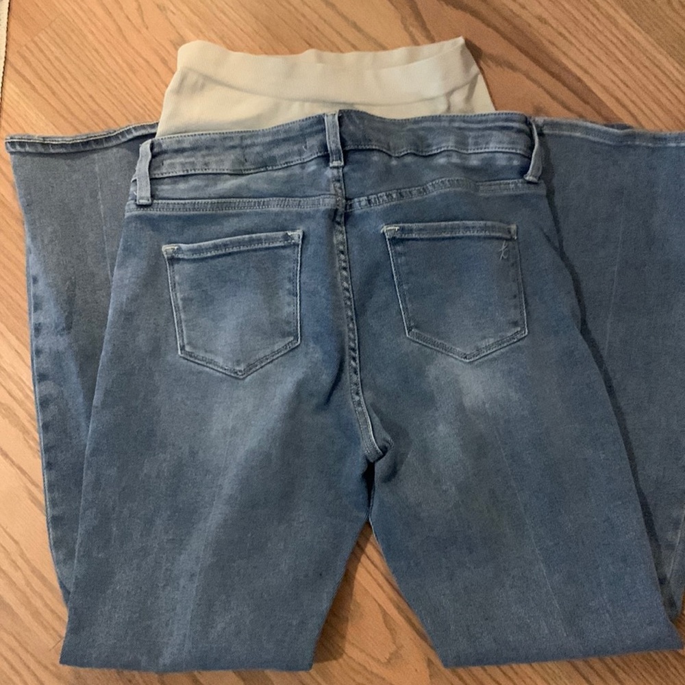 Great for early pregnancy&post partum! Hardly worn, outgrew very fast (3rd baby)